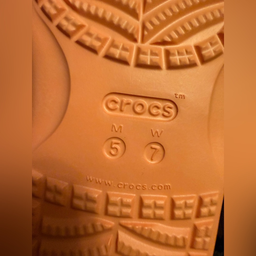 CROCS Peach-Toned Clog Sole Detail - Picture 5 of 5